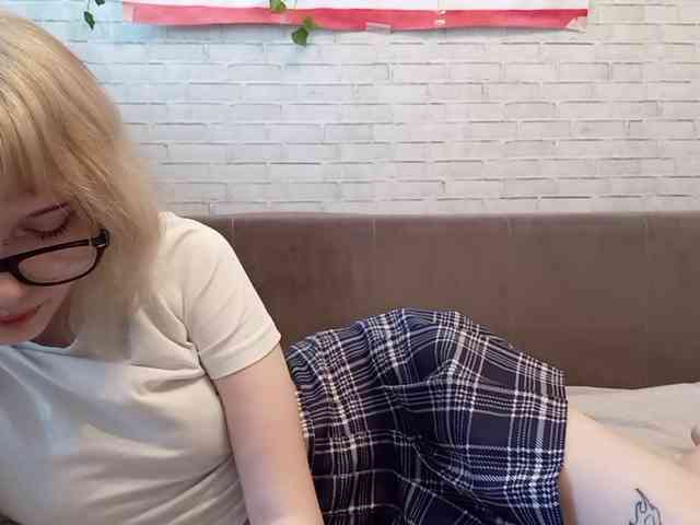 Vinika228 webcam