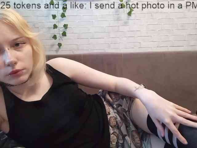Vinika228 webcam