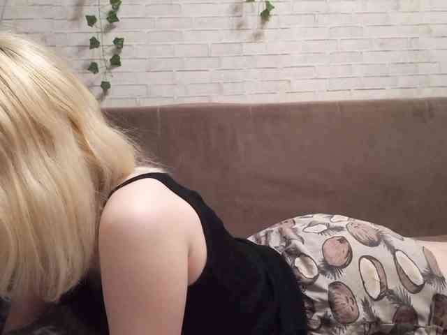 Vinika228 webcam