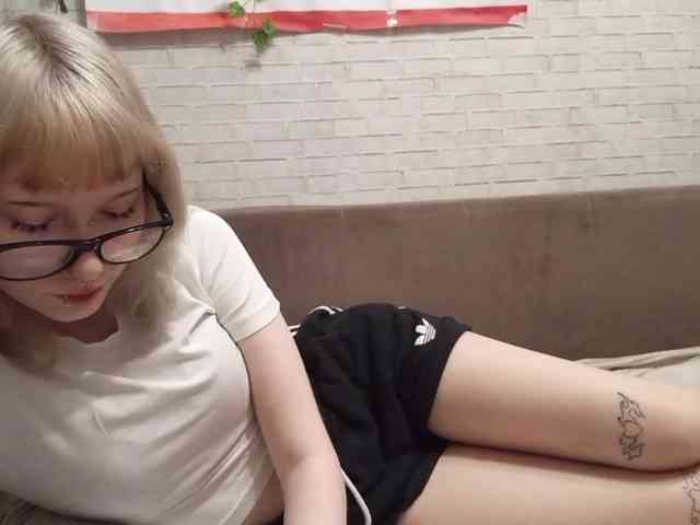 Vinika228 webcam