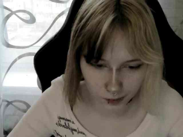Vinika228 webcam