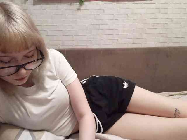 Vinika228 webcam