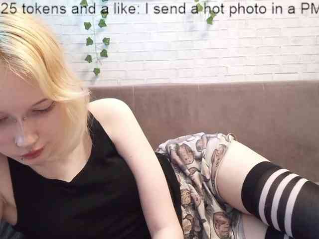 Vinika228 webcam