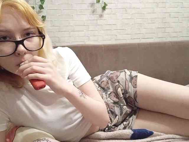Vinika228 webcam