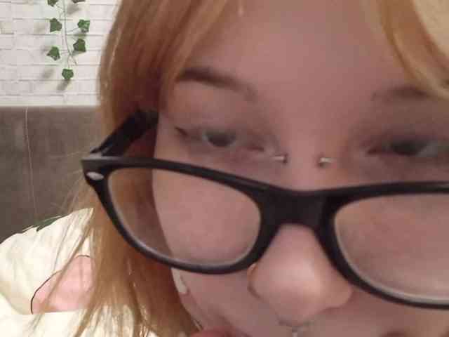 Vinika228 webcam
