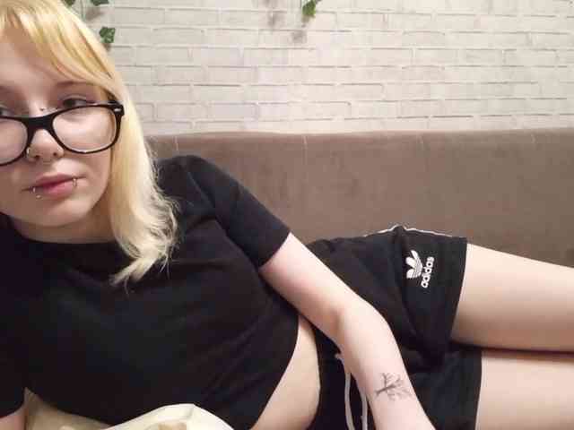Vinika228 webcam