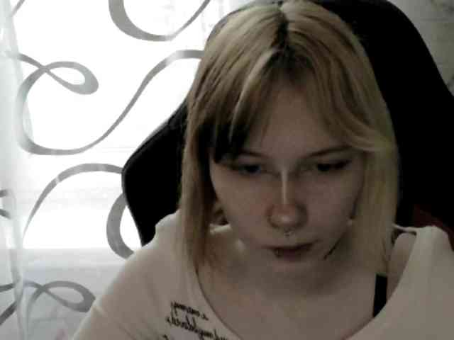 Vinika228 webcam