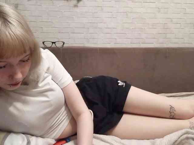 Vinika228 webcam