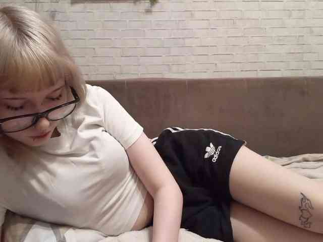 Vinika228 webcam