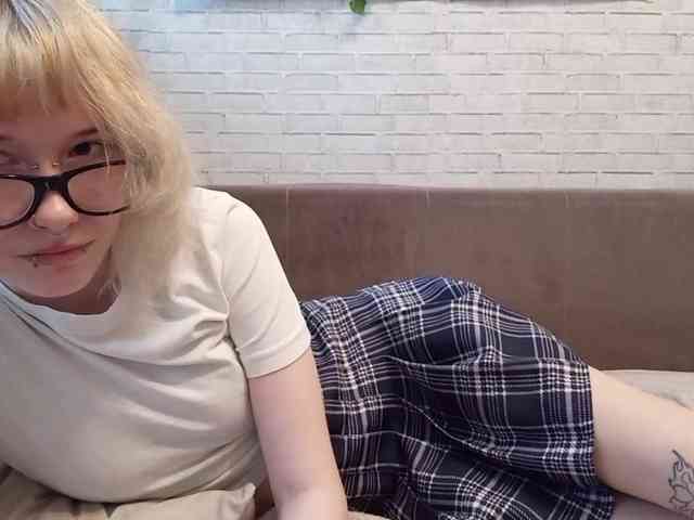 Vinika228 webcam