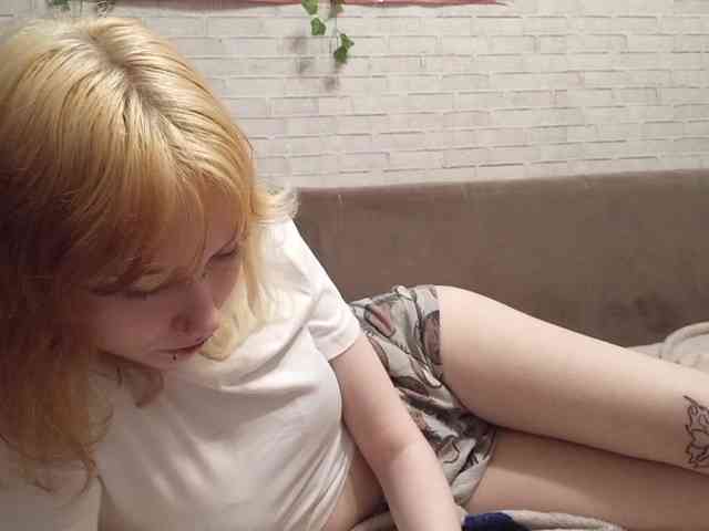 Vinika228 webcam