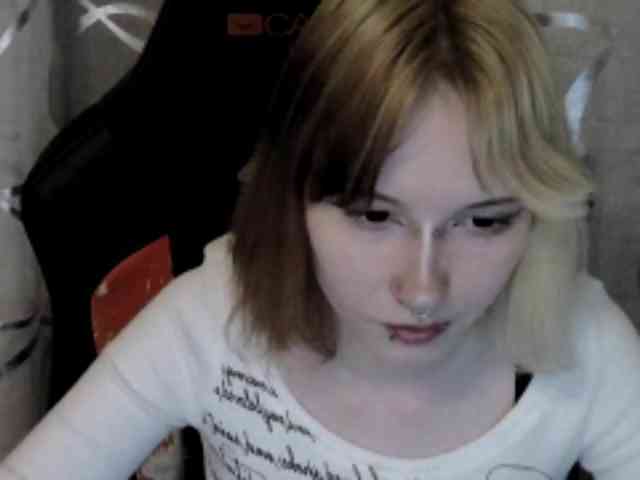 Vinika228 webcam