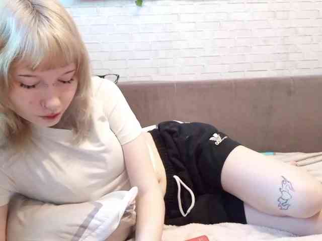 Vinika228 webcam