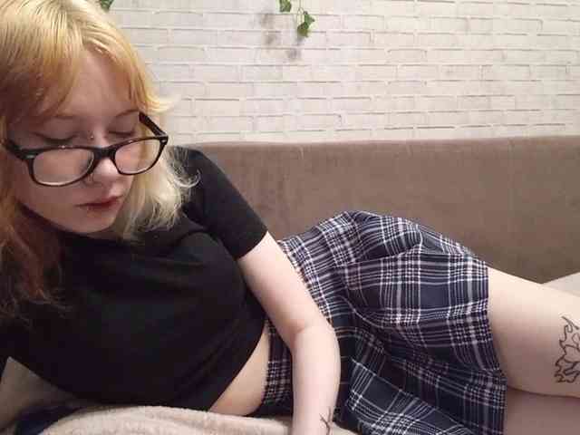 Vinika228 webcam