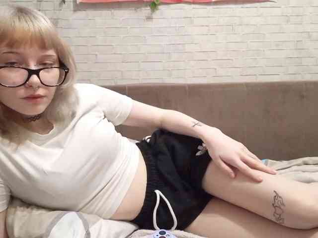 Vinika228 webcam