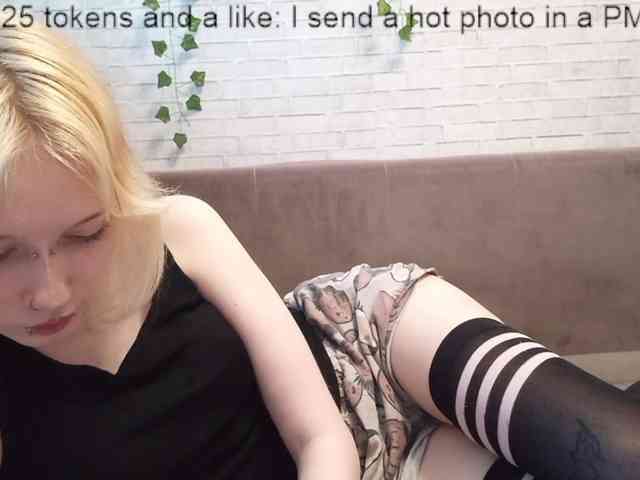 Vinika228 webcam