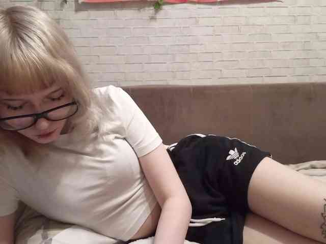 Vinika228 webcam
