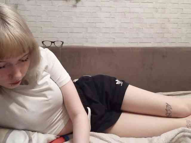 Vinika228 webcam