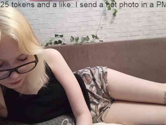 Vinika228 webcam