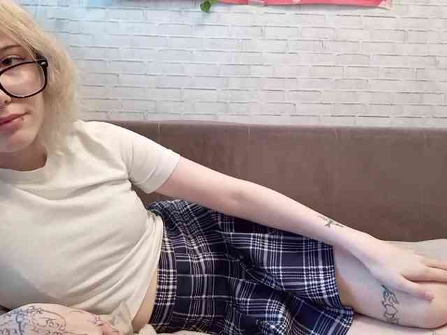 Vinika228 webcam