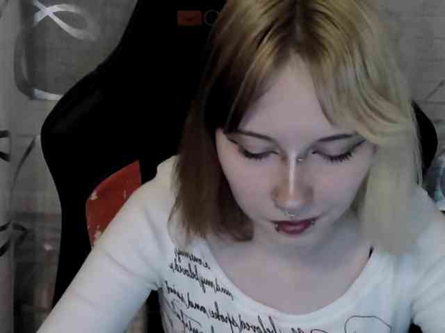 Vinika228 webcam