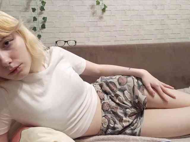 Vinika228 webcam