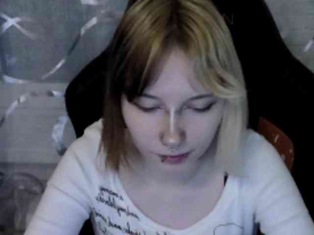 Vinika228 webcam