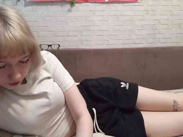 Vinika228 webcam