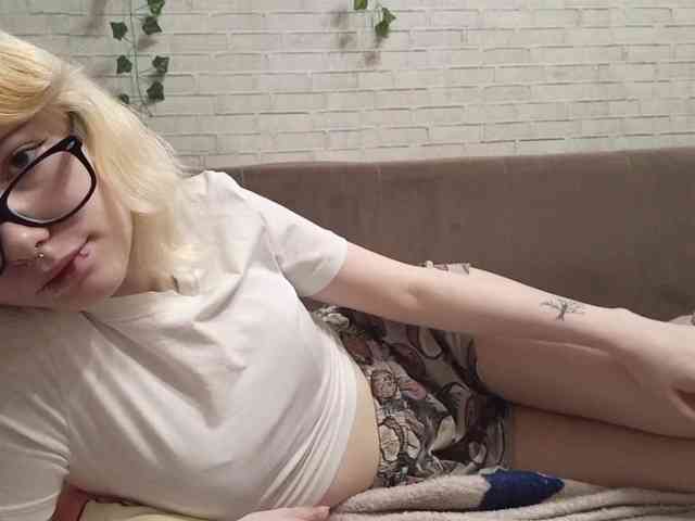 Vinika228 webcam