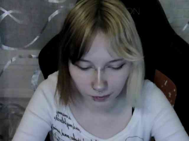 Vinika228 webcam