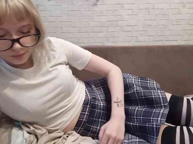 Vinika228 webcam