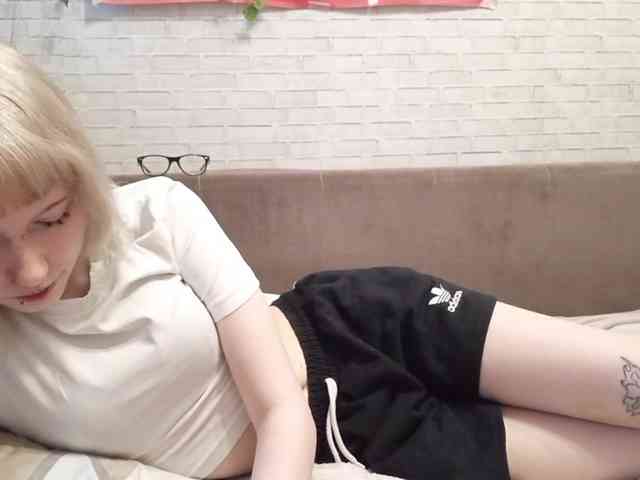 Vinika228 webcam