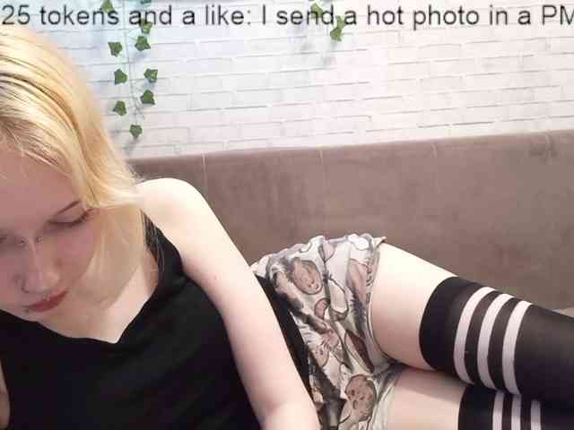 Vinika228 webcam