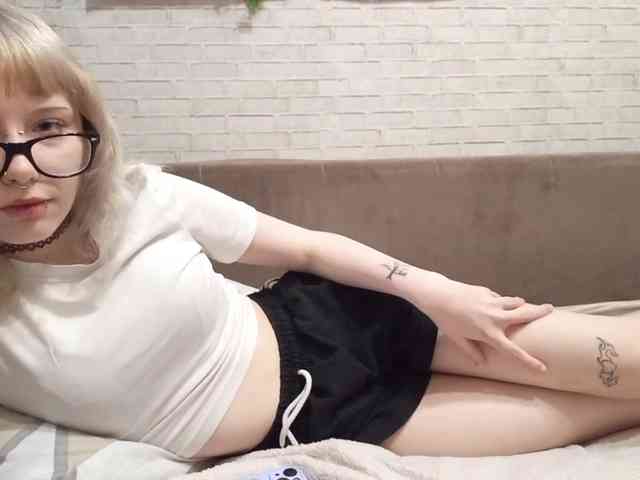Vinika228 webcam