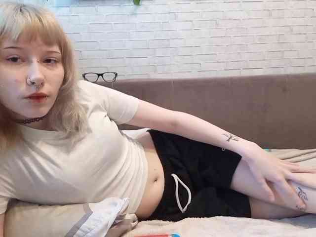 Vinika228 webcam