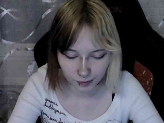 Vinika228 webcam
