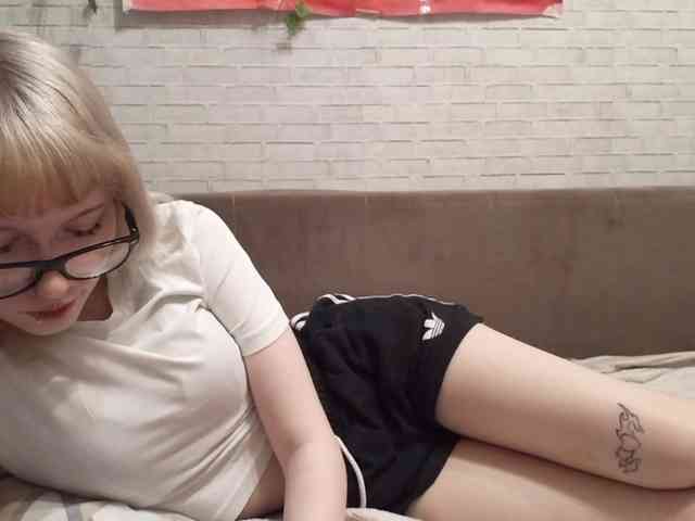 Vinika228 webcam