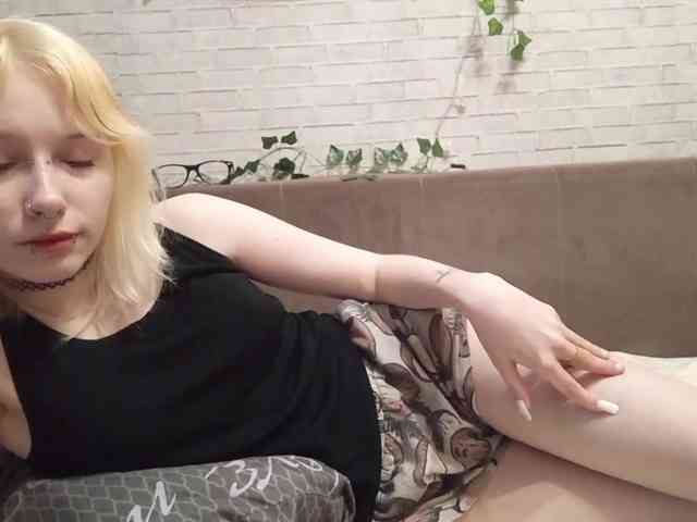 Vinika228 webcam
