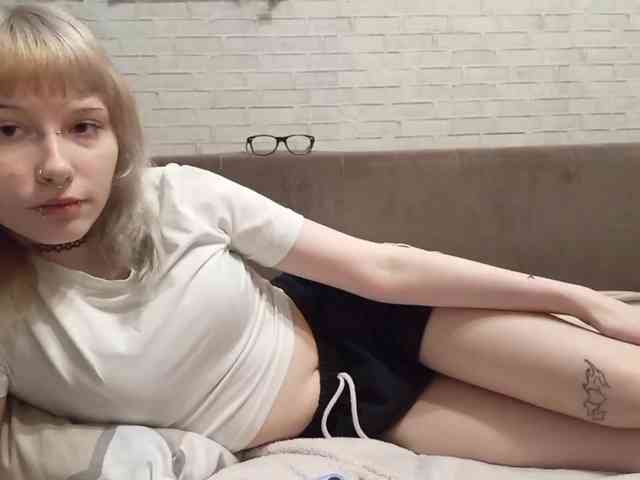Vinika228 webcam