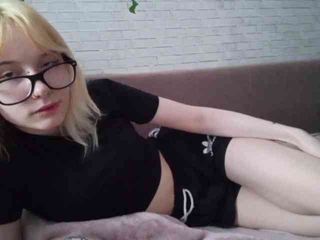 Vinika228 webcam