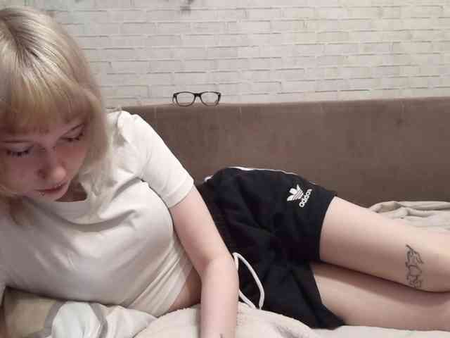 Vinika228 webcam