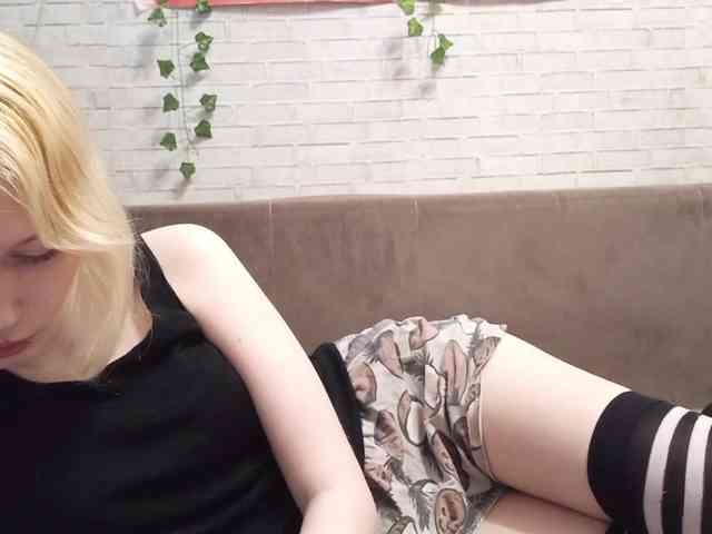 Vinika228 webcam