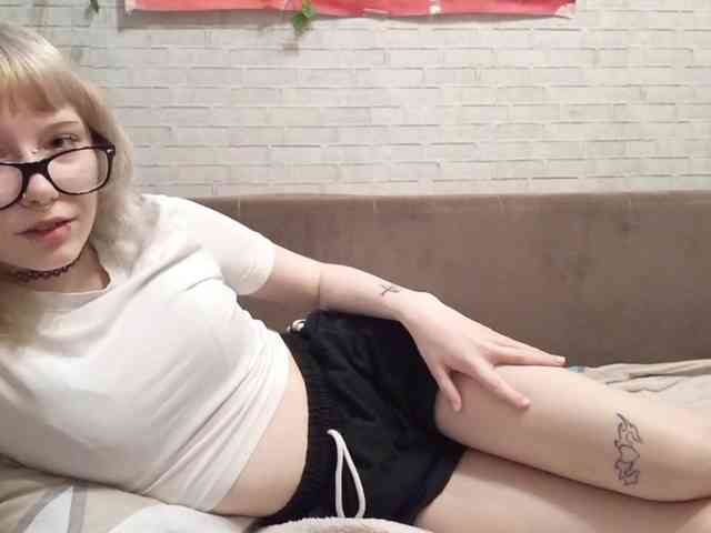 Vinika228 webcam