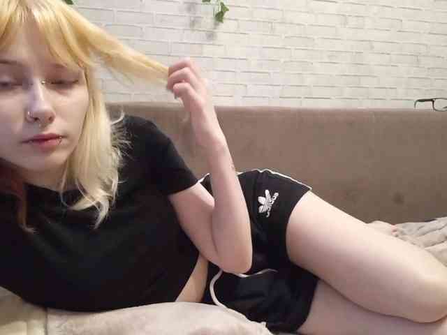 Vinika228 webcam