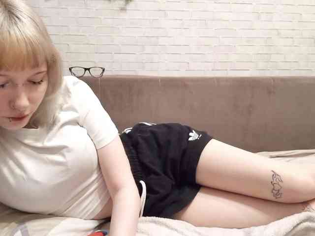 Vinika228 webcam