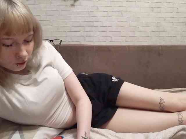 Vinika228 webcam