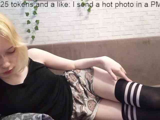 Vinika228 webcam
