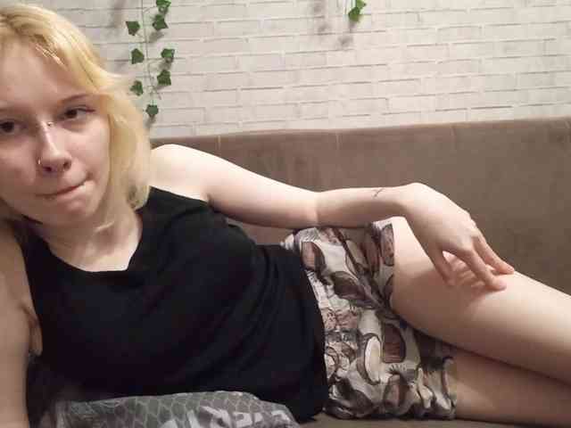 Vinika228 webcam