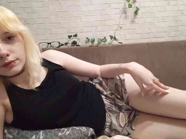 Vinika228 webcam