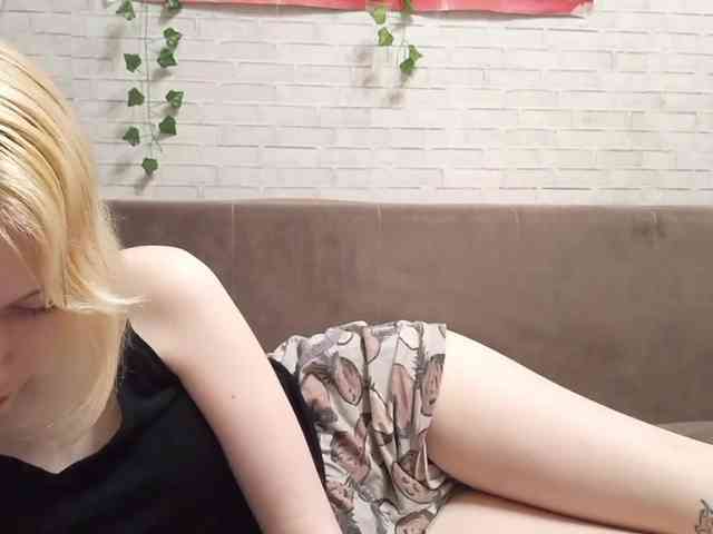 Vinika228 webcam